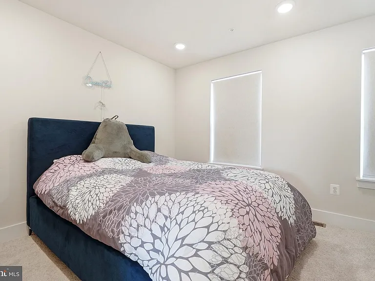 153 Locke St — Photo 34