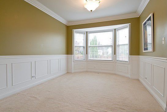 Dining Room W/Bay Window