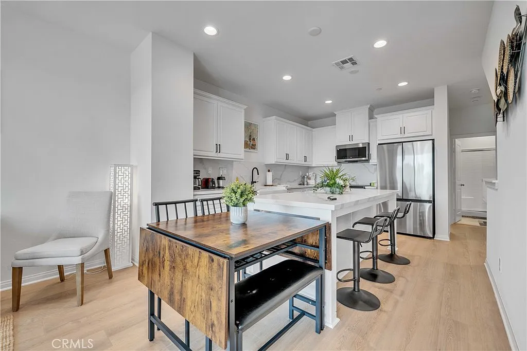 3 bed, 1420 sqft, $5,500 — Photo 4