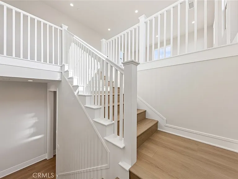 207 Alora — Photo 29