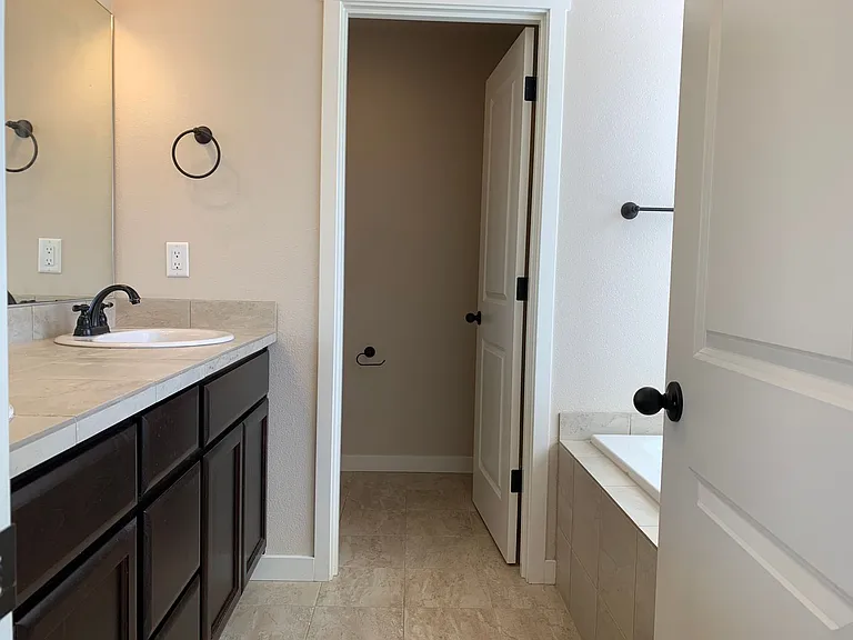 4223 NE Tacoma Ct — Photo 25