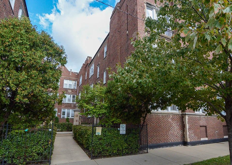 1st image of 3038 W Wellington Ave Unit 4