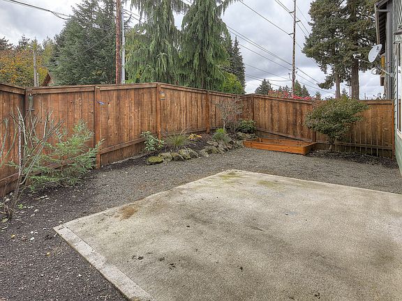 4th image of 5825 NE 58th Cir