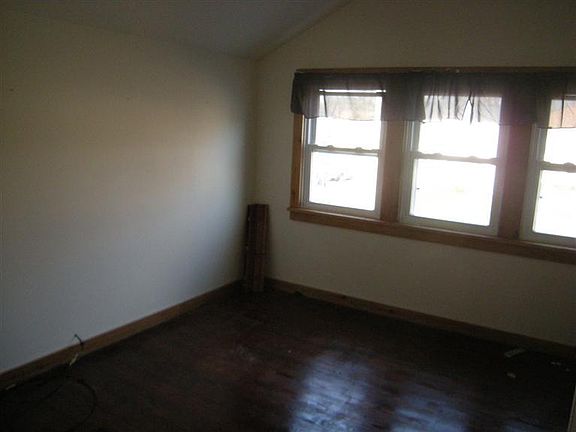5th image of 536 W Fairview Ave