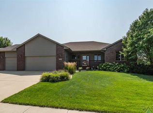 7321 S Russet Dr, Sioux Falls, SD 57108