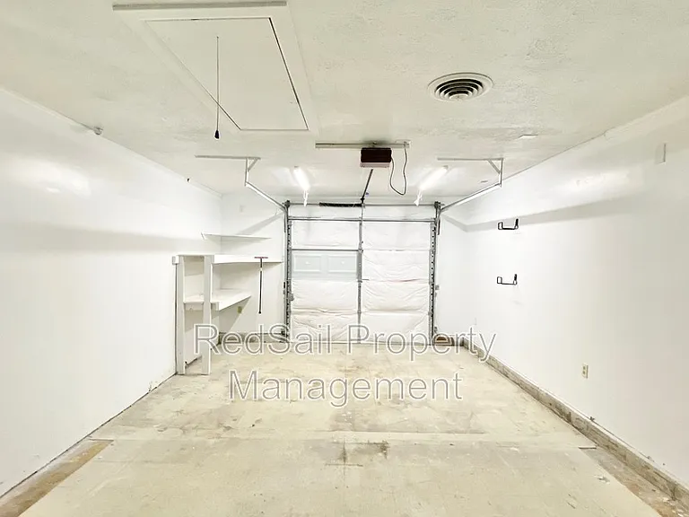 725 Chatsworth Dr — Photo 19