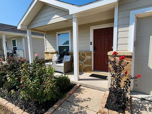 2nd image of 422 Moray Dr