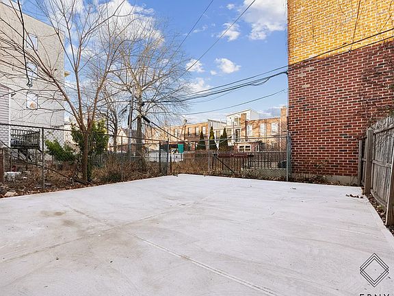 5th image of 379 Hawthorne St #1F