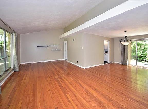 3rd image of 9352 Llewellyn Ln