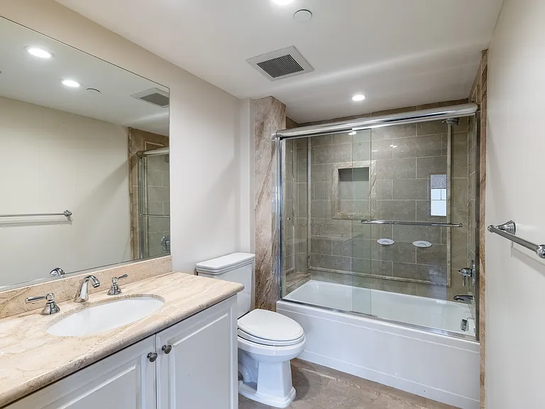 10707 W Missouri Ave #301 — Photo 16