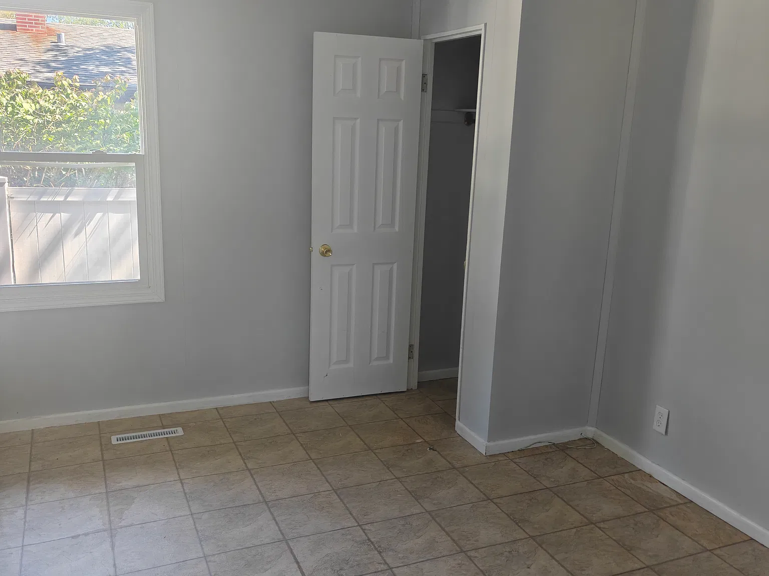 213 Butte Ln, Carpentersville — Photo 2