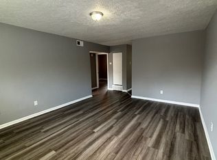437 Wood Creek Dr., Radcliff, KY 40160