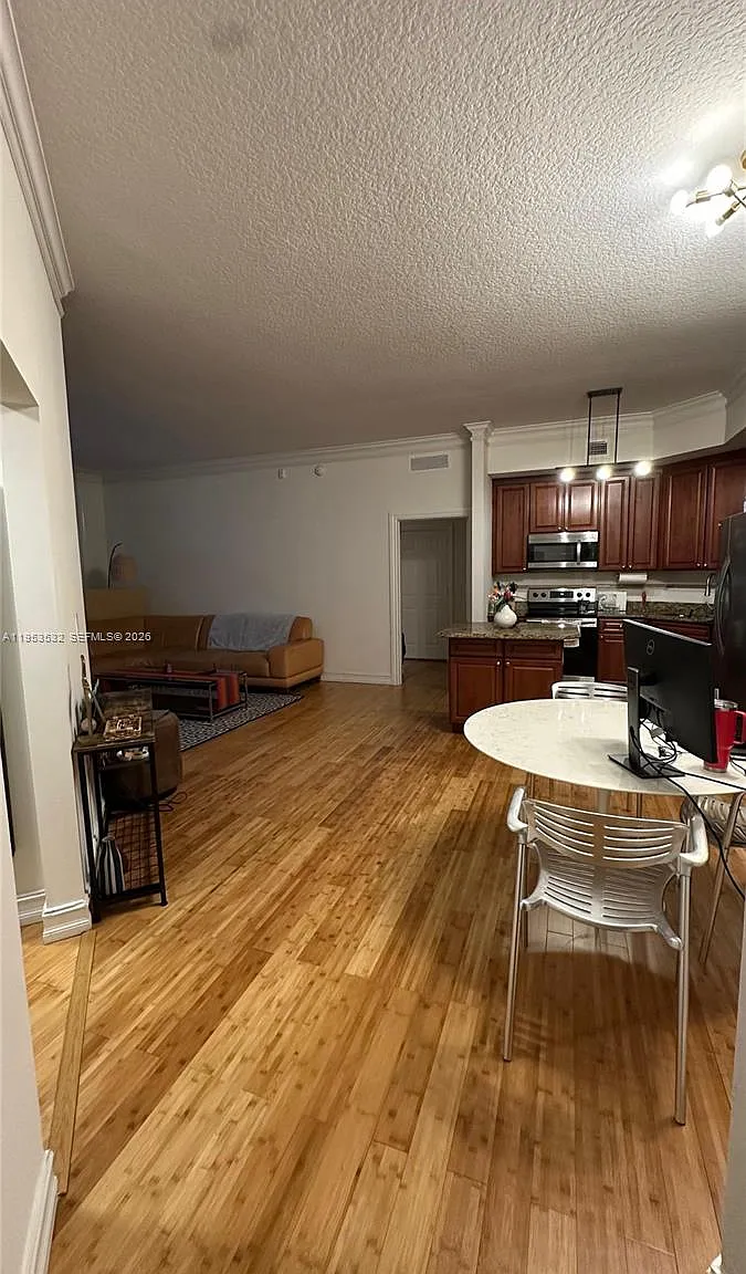 3001 NE 185th St — Photo 3