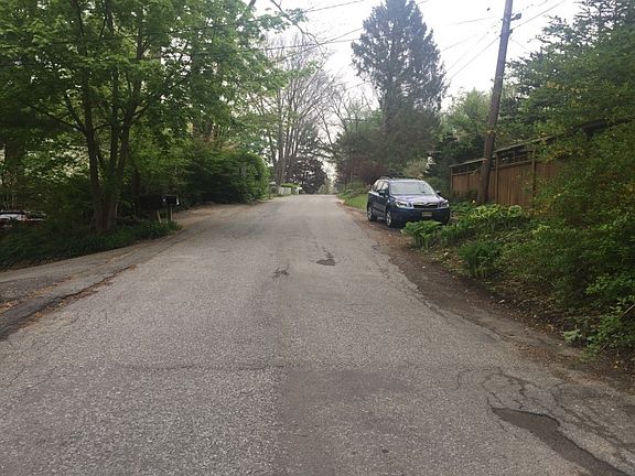 4th image of 225 Sussex Ave