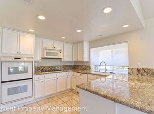 2070 Balboa Cir, Vista, CA 92081