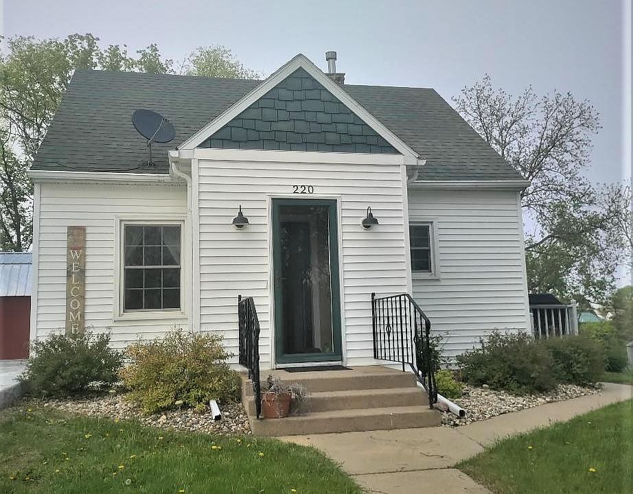 220 Green St W, Waterville, MN 56096 Zillow