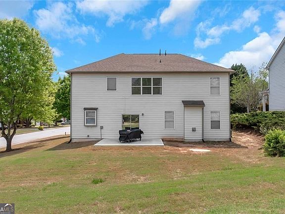 3rd image of 3152 Spruce Way