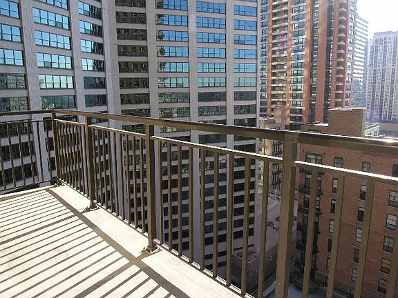 5th image of 1111 S Wabash Ave APT 1402