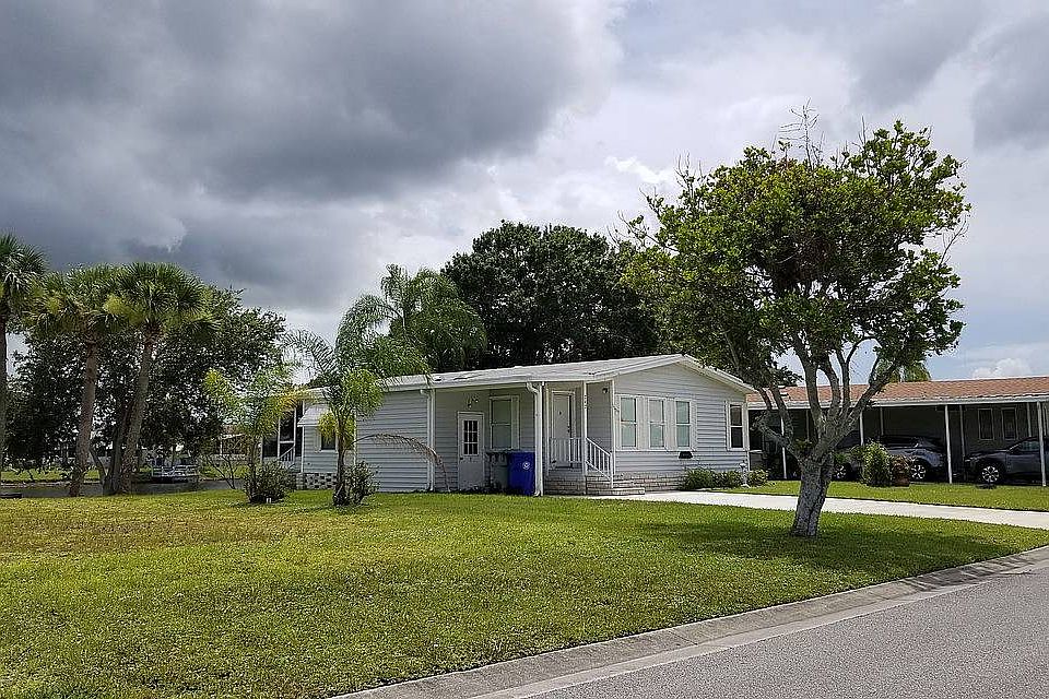 1st image of 247 Flamingo Dr N