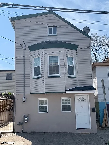 45 Redwood Ave photo 1