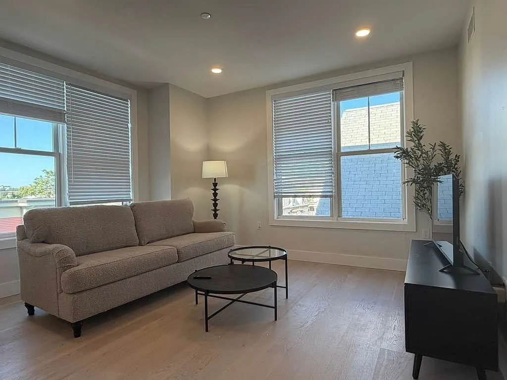 2 bed, 2.0 bath, 965 sqft, $3,245 — Photo 4