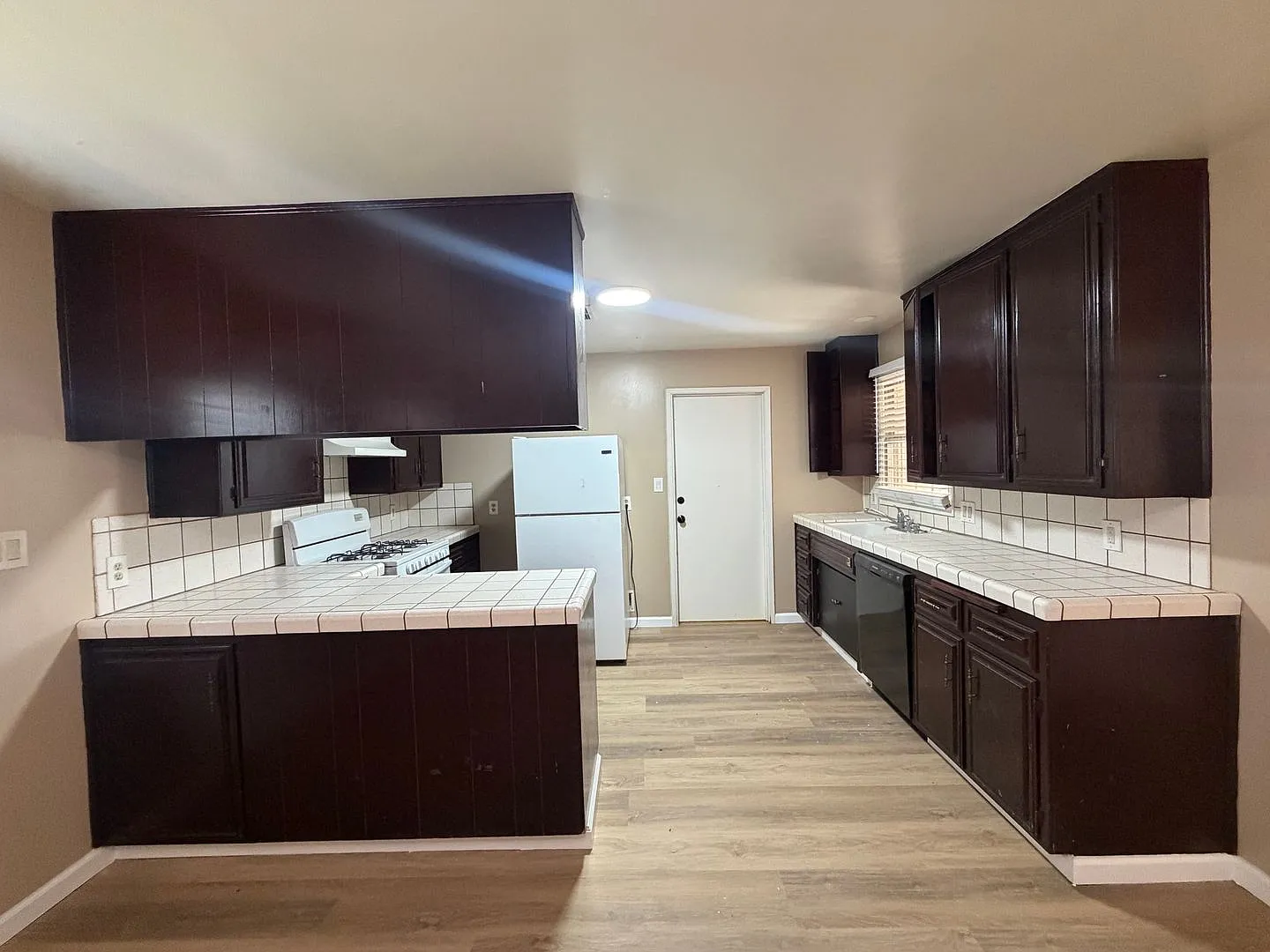 210 Douglas Street — Photo 2