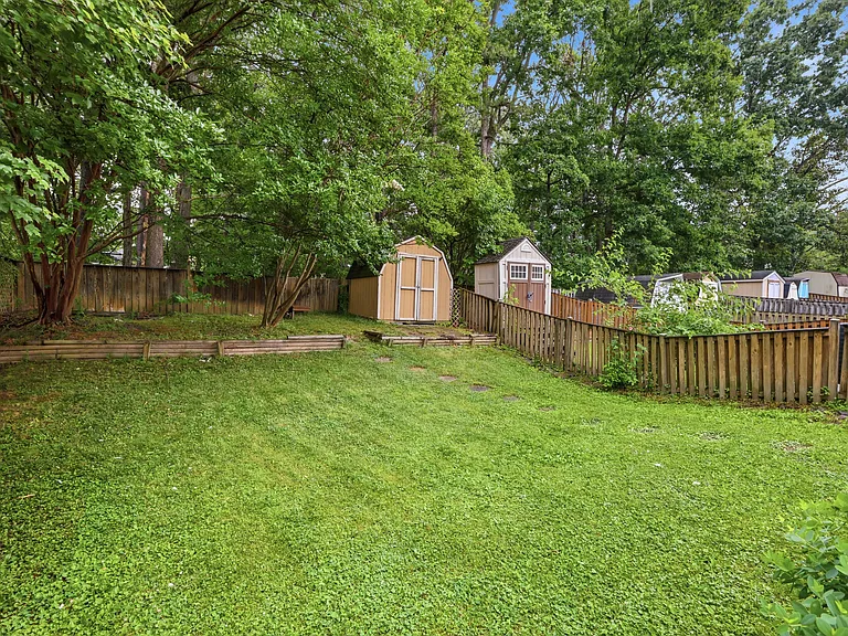 57 Shrewsbury Ct — Photo 35