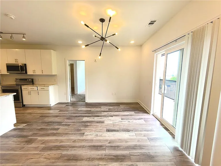 525 Parkway Dr #401 — Photo 9