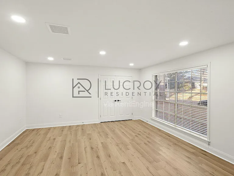 816 Winthrop Cir — Photo 32