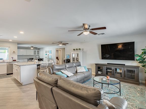 5th image of 3405 E Paradise Dr