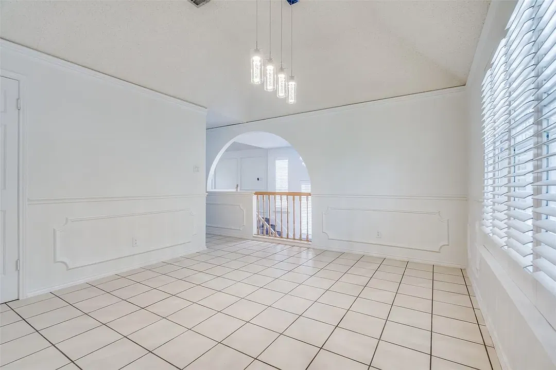 3 bed, 2344 sqft, $3,250 — Photo 3