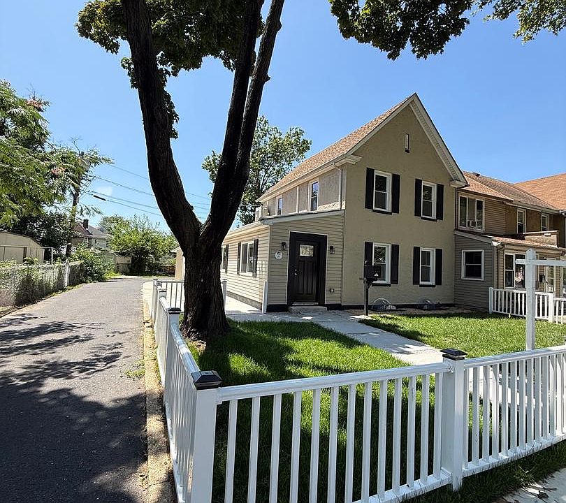 1st image of 303 Paris Ave
