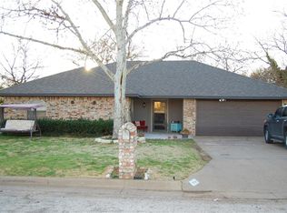1602 Melissa Dr, Graham, TX 76450