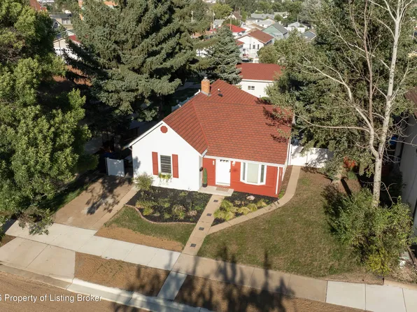 161 1st Ave SE, Dickinson, ND 58601