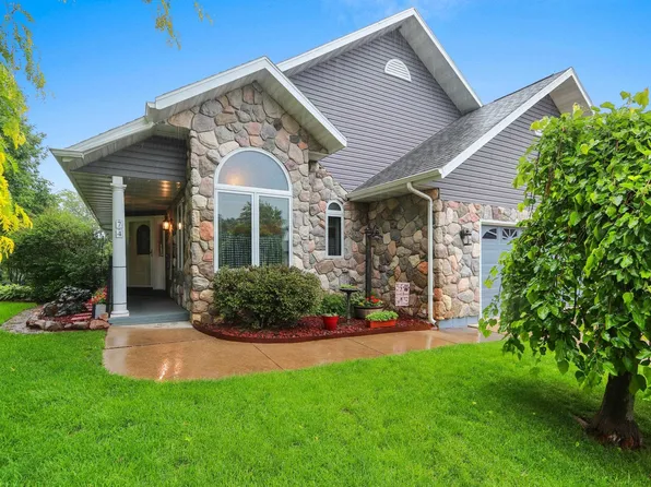 74 Shore Dr, Clintonville, WI 54929
