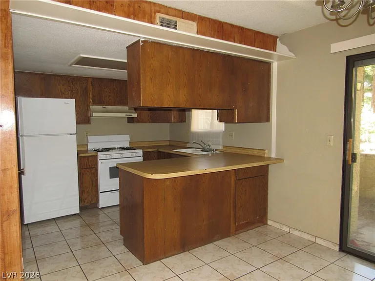 120 Bel Port Dr #121 — Photo 5
