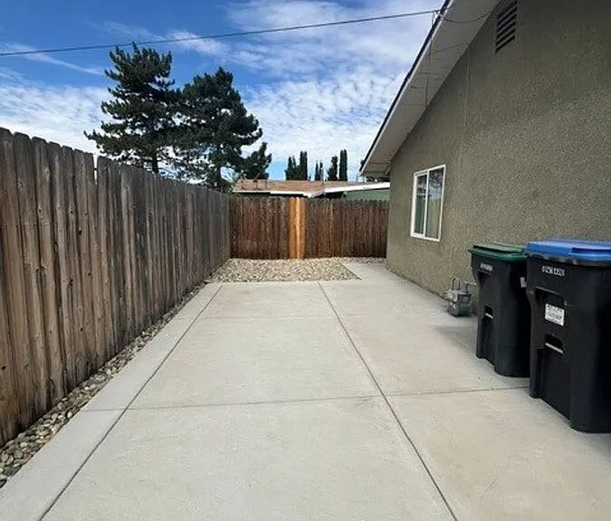 212 E J St — Photo 21