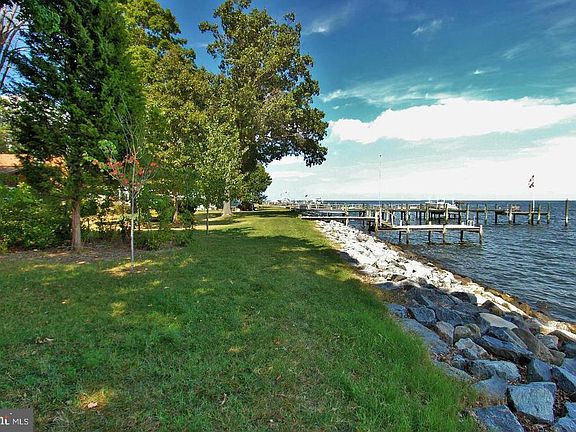 4th image of 1067 Bay Front Ave