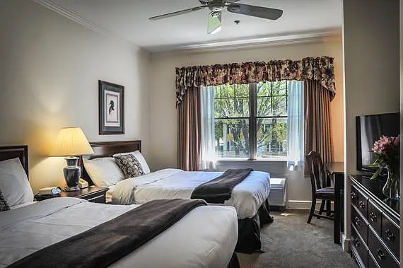 1 bed, 1000 sqft, $1,800 — Photo 2