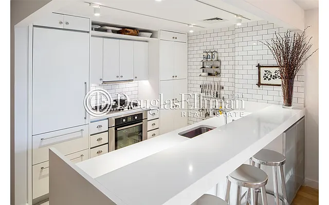 Sold by Douglas Elliman | media 14