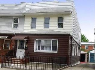 6641 Pleasantview St, Middle Village, NY 11379