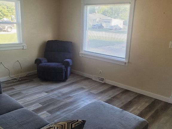 4th image of 228 Superior Ave