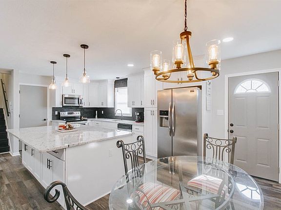 4th image of 226 Churchill Dr