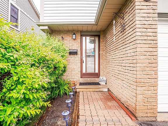 4th image of 125 Ashton Cres #125