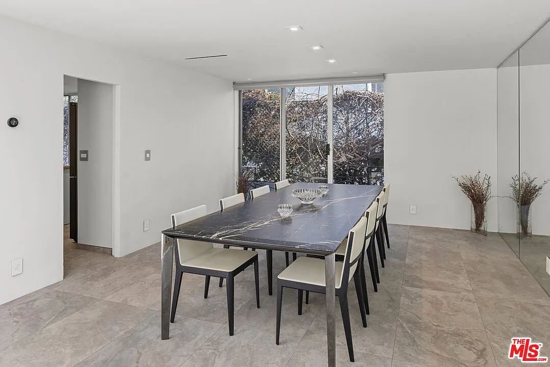 2 bed, 2.5 bath, 1960 sqft, $6,395 — Photo 4