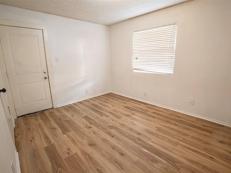 10209 Brownie Dr #D — Photo 4