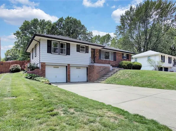 807 SE 13th St, Oak Grove, MO 64075