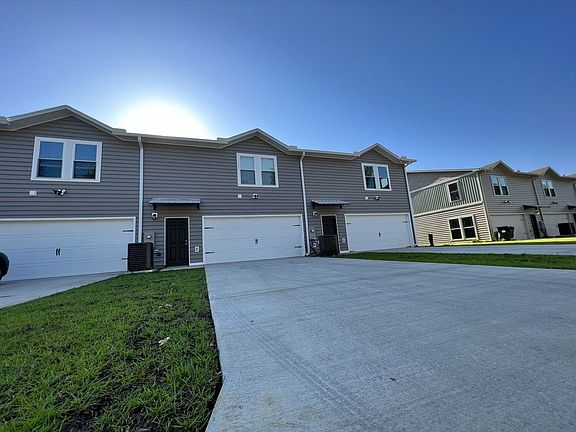 3rd image of 4385 Village Oak Ln