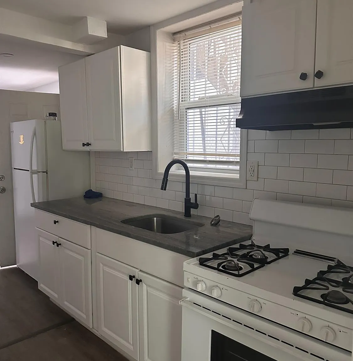 1 bed, 1.0 bath, $1,600 — Photo 1