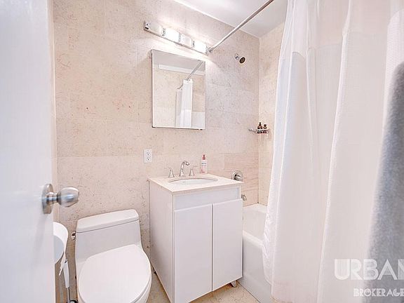 5th image of 10 W 74th St APT 7H